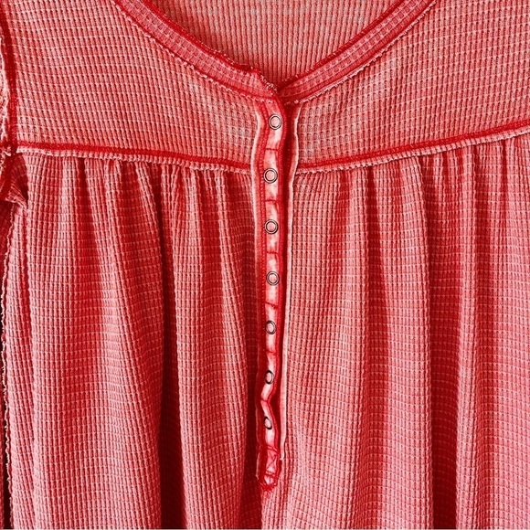Free People We the Free Kai Burnout Thermal Henley High Low Top Red Size XS - Picture 2 of 12